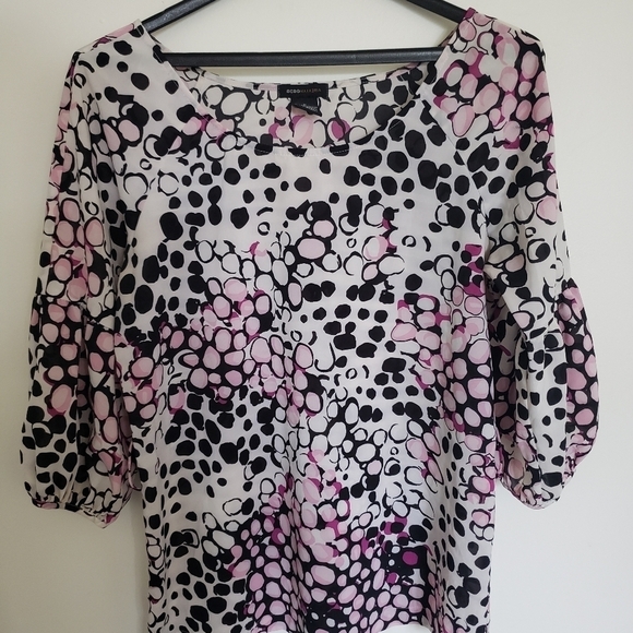 BCBGMaxazria Patterned Top With Puff Sleeves - Picture 1 of 8